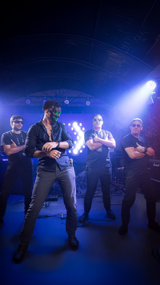 Banda Matheus Nocaute completa no palco